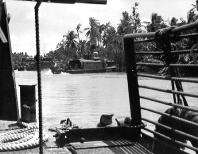 PICTURE - Monitors and Assault Patrol Boats Head in to Shore