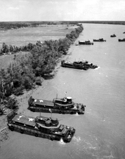 PICTURE - Assault Craft Going in to Land Troops